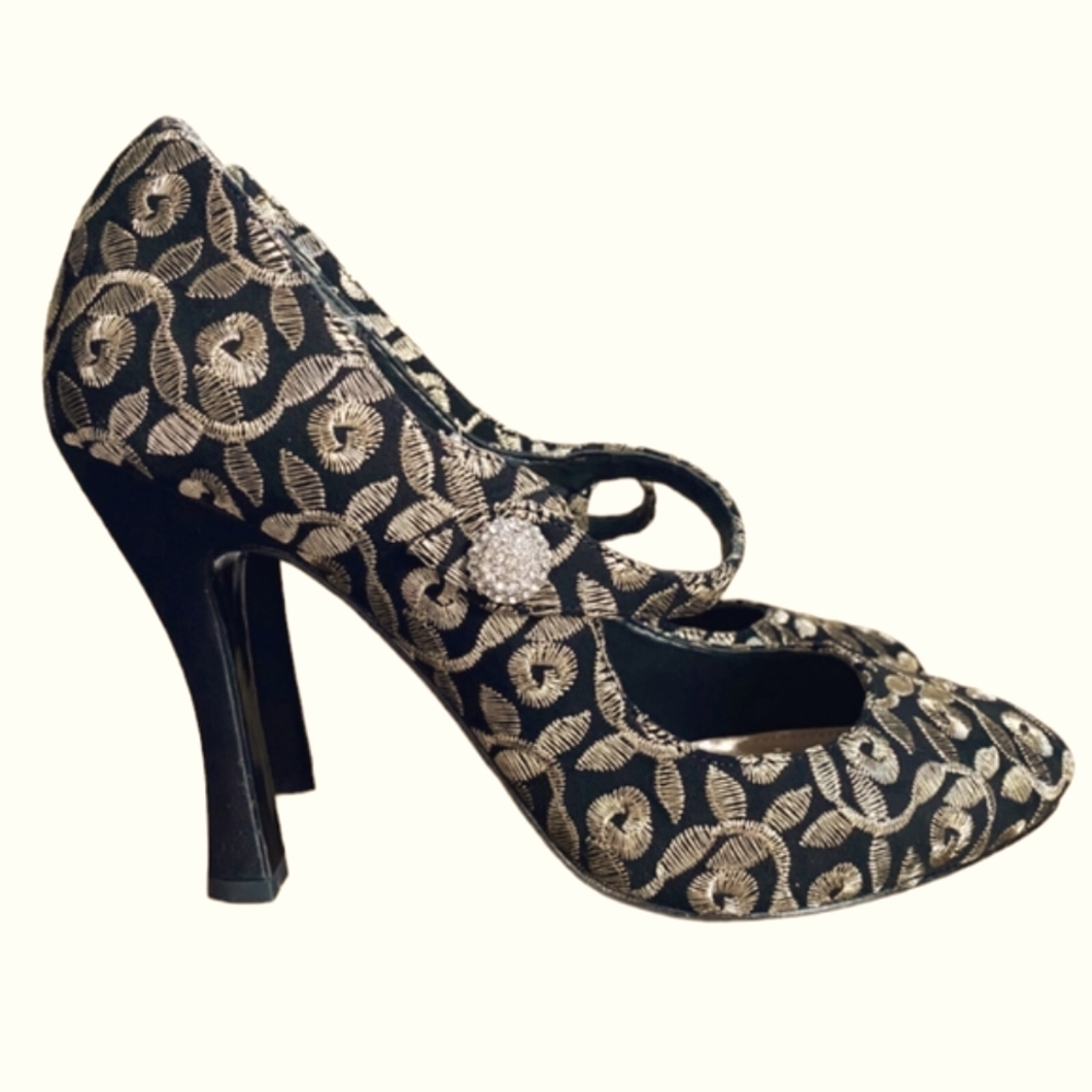 Nina Embroidered Heels. 👠‎ - Picture 3 of 9